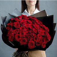Букет стильных красных роз купить за 1 925 грн.