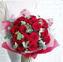 19 красных роз купить за 675 грн.
