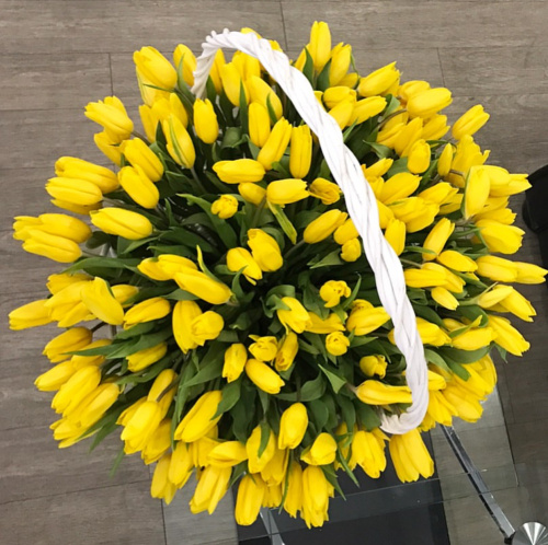 Композиция Грация желтых тюльпанов купить за 5 350 грн.  фото 2